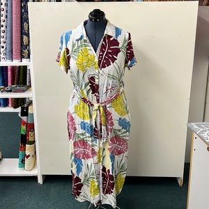 Summer dress, very light weight w/ pockets. Slits on both sides. A large large